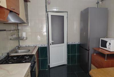 Apartament cu 2 camere decomandat în Micro 20 - 1