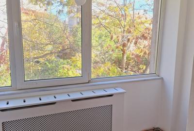 Apartament cu 3 camere semidecomandat, mobilat în 13 Septembrie - 10