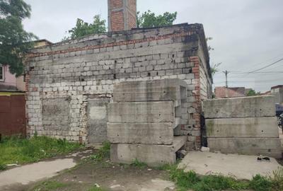 Teren 636 mp , front 21 m , hala demolabila , zona Brestei - 2