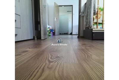 Apartament cu 3 camere semidecomandat în Micro II