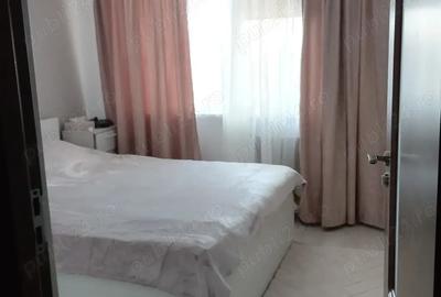Inchiriez apart.3 cam. langa metru P.Sudului