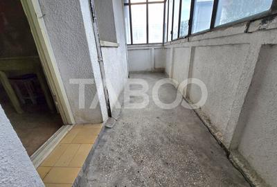 Apartament decomandat 4 camere 4 balcoane 2 bai etaj 1 Central Sibiu - 8