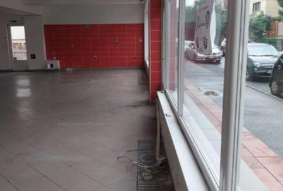 Spațiu comercial, de 140 mp, în Central - 4
