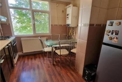 Apartament 4 camere et 1 str Bucuresti zona 700 - 7
