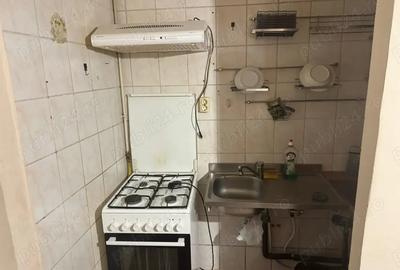 Proprietar inchiriez apartament cu trei camere decomandate,et.4,in calea Sagului, Timi?oara. - 4