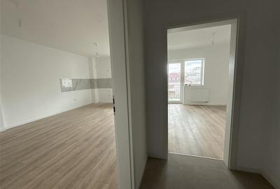 Apartament cu 3 camere decomandat în Tractorul - 23