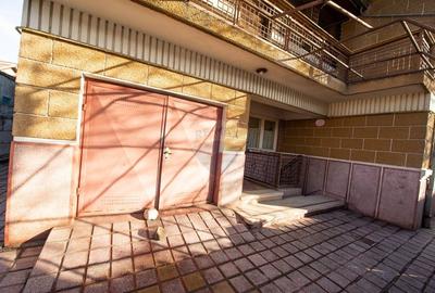 Casă cu 7 camere cu Teren 200 Mp în 23 August - 53