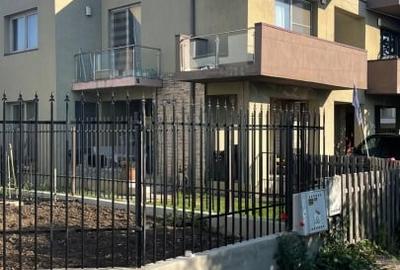 Casă individuală cu 4 camere cu Canalizare în Tunari