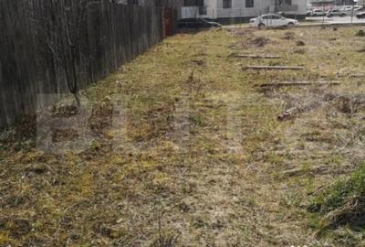 Teren de 1000 mp, în Tractorul