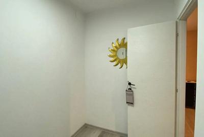 Inchiriez posturi in salon - 3