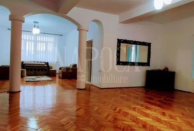 Casă individuală cu 8 camere cu Canalizare în Central - 2