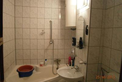 Apartament cu 3 camere decomandat în Vulcan