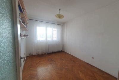 Apartament cu 4 camere decomandat în Dâmbu Pietros - 1