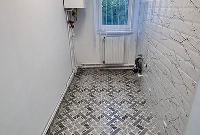 Apartament cu 3 camere decomandat în Dâmbu Pietros