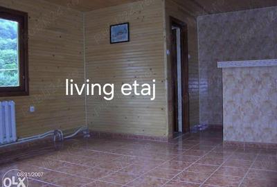 Casă cu 5 camere cu Teren 872 Mp în Humulești - 4