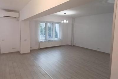 Calarasilor metrou P-ta Muncii, bl.MIXT 1992, etajul 3/8,renovata,balcon .
