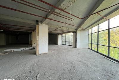 Spațiu comercial, de 620 mp, în Titan
