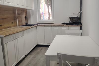 Apartament cu 2 camere semidecomandat, mobilat în Tractorul - 1