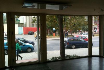 Spațiu comercial, de 75 mp, în Central - 6