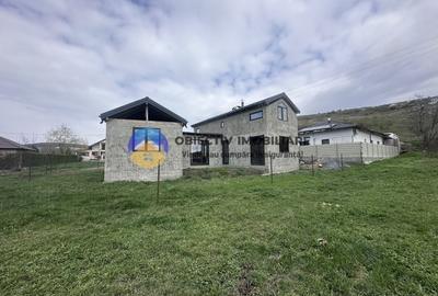 Casă individuală cu 4 camere în Vest
