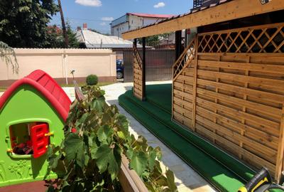 Casă individuală cu 7 camere cu Canalizare în Apărătorii Patriei - 30