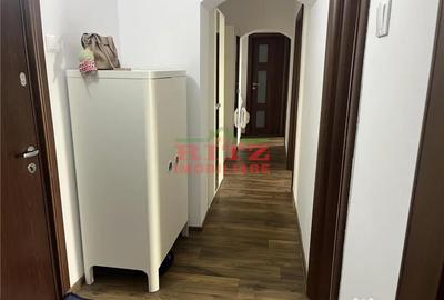 Apartament cu 3 camere decomandat în - 9