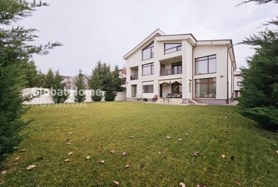 Casă individuală cu 8 camere cu Canalizare în Central - 55