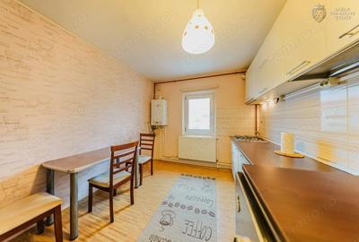 Apartament cu 3 camere decomandat, mobilat în Alfa - 16