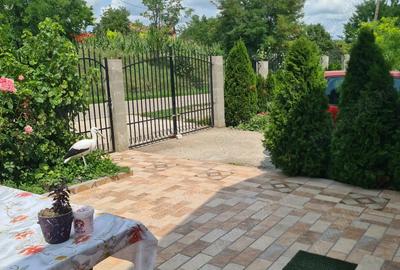 Casă cu 4 camere în Sâmboleni - 4