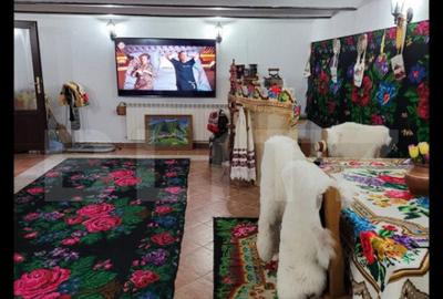 Casă cu 7 camere cu Teren 500 Mp în Central