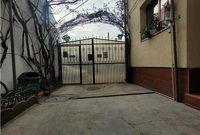 Casă individuală cu 6 camere cu Teren 119 Mp în Central - 22