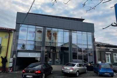 Casă cu 7 camere cu Teren 120 Mp în George Enescu - 1