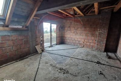 Casă cu 5 camere cu Teren 6400 Mp în Copalnic - 2