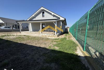 Casă cu 4 camere cu Teren 400 Mp în Sânmihaiu Român