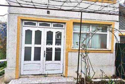 Casa si teren intravilan 853 mp, in Barlad, str. V. Parvan - 12