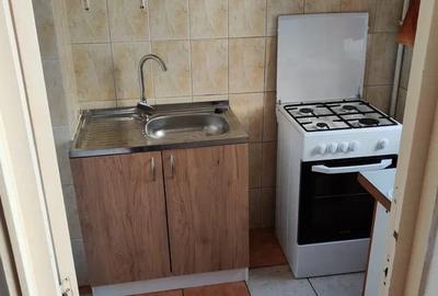 Dristor, garsoniera, 280 euro, 6 min metrou, libera - 6