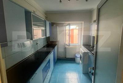 Apartament de vanzare, cu 3 camere, semidecomandat, 84 mp, zona Centrala!