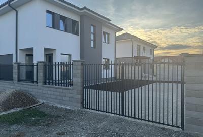 Sacalaz individuala P+E,Terasa,balcon,2 bai,5 camere,2 F.s - 2