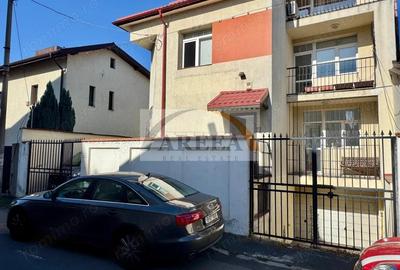 Casă cu 6 camere cu Teren 239 Mp în Domenii