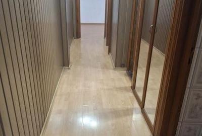 Apartament cu 3 camere semidecomandat în Casa de Cultură