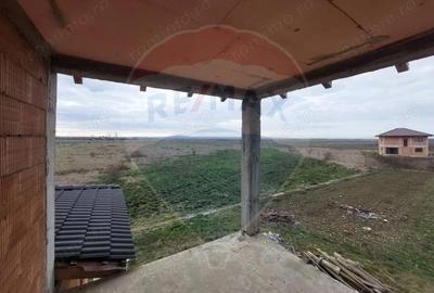 Casă cu Teren 1079 Mp în Petroasa Mare - 3