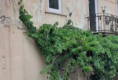Vand la casa ap.3 cam.Bocsa Montana