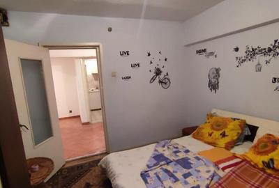 Apartament trei camere, decomandat, balcon, etaj 4 din 10, Narcisa - 2