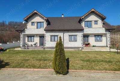 Casă cu Teren 1500 Mp în Central - 2