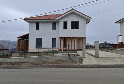 Casă individuală cu 4 camere cu Canalizare în Chinteni - 3