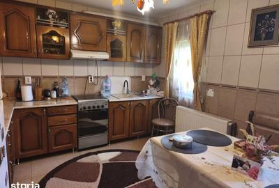 Casă cu 8 camere cu Teren 2300 Mp în Central - 9