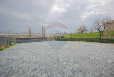 Casă cu 18 camere cu Teren 1859 Mp în Sânmartin - 13