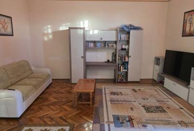 Apartament cu 3 camere semidecomandat în Central - 6