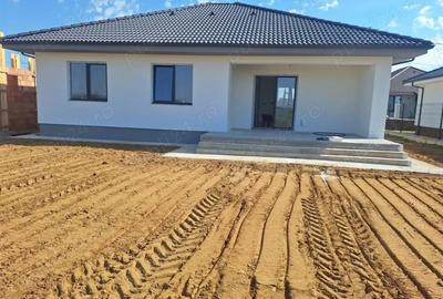 RECO, casa la alb, la 5 minute de Oradea, Cartierul Grigorescu 2 - 13