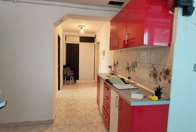 Apartament cu 3 camere decomandat, mobilat în Independenței